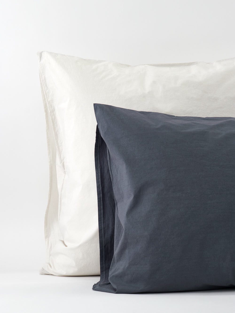 White and Charcoal Cotton Percale Tru Shams - Angled Detail View | MATTEO