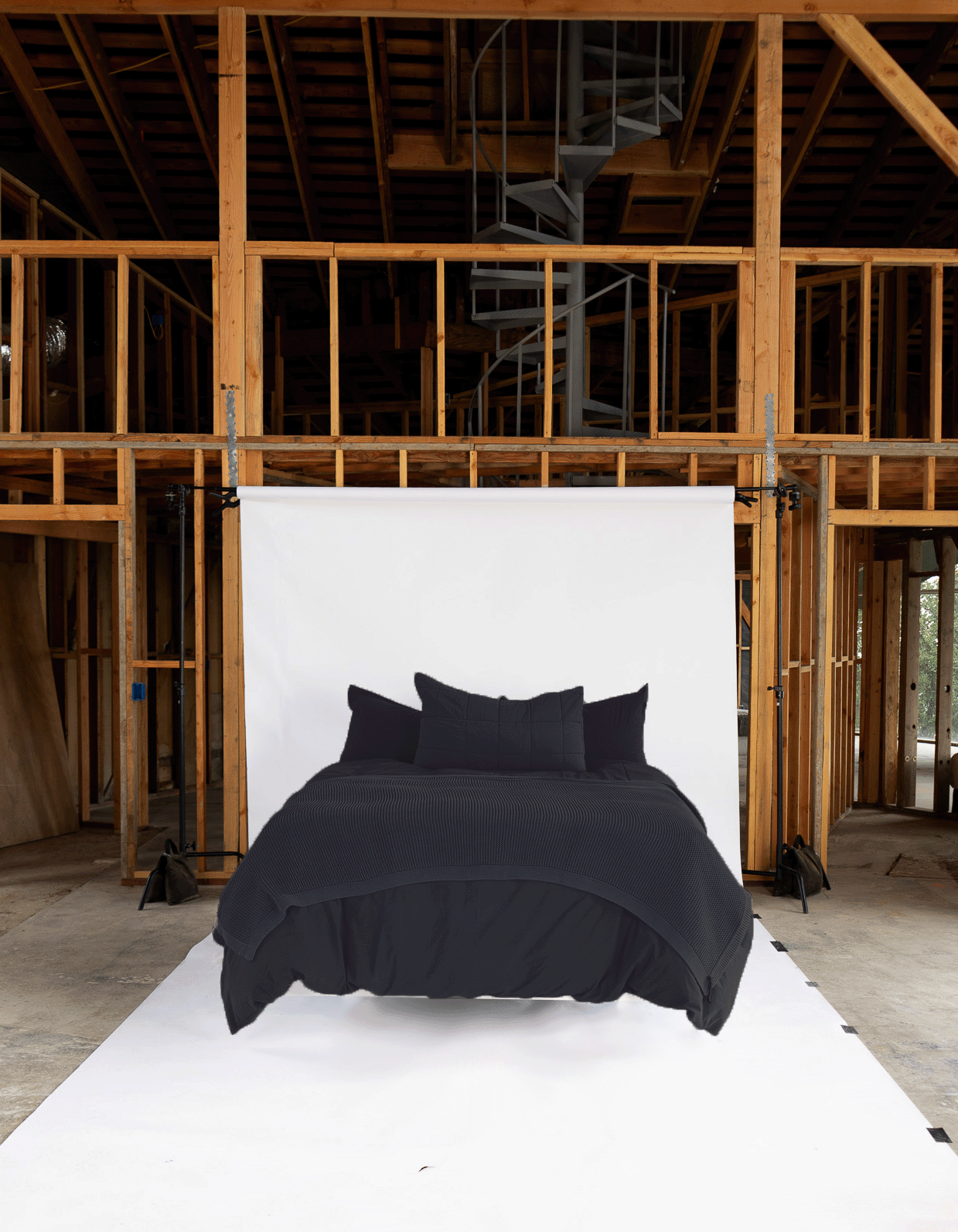 Night Antik Matelasse Throw on Styled Bed - Garment-Washed Cotton Linen Lifestyle | MATTEO